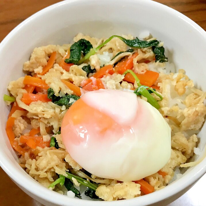 鶏そぼろと野菜のビビンバ風中華炒め丼